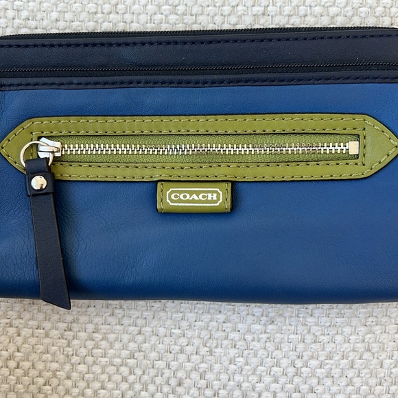 Coach Wristlet - Picture 5 of 7